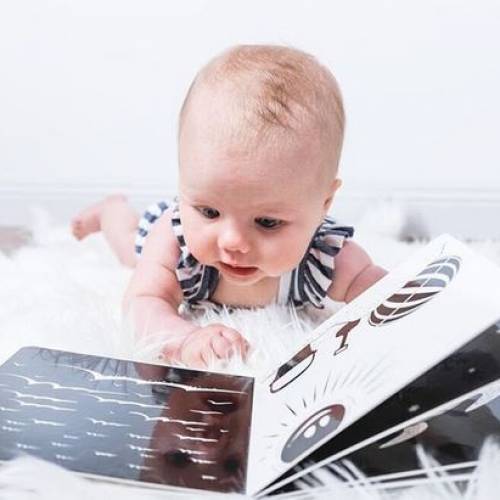 Benefits of BLACK & WHITE images for newborns